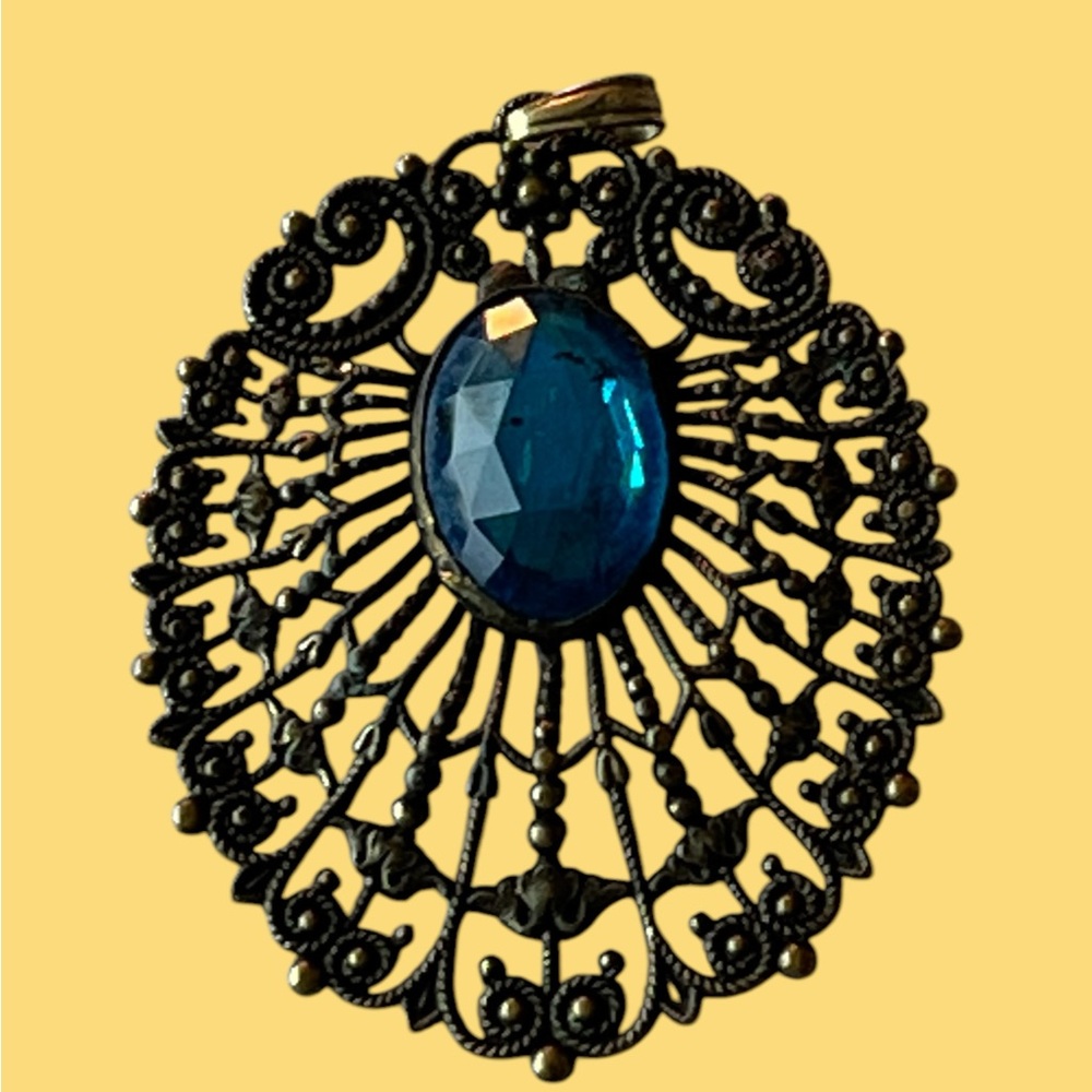 Victorian Vintage Medallion